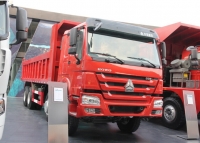 各种类型的Sinotruk®HOO8x4自卸车，笨拙的卡车，自卸车