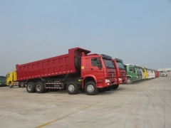 中国重汽豪沃8x4自卸车，12轮自卸车，3轴自卸车