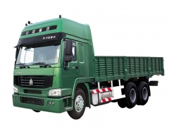 满足Sinotruk Howo 6x4货运卡车用于散装货物运输，CargoTruck用两个铺位，围栏卡车在线