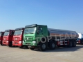 中国重汽HOWO 8 x 4 pétrolier劳德车，增碳车，25m3 d 'huile运输车