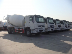 中国重汽HOWO 6x4混凝土搅拌车，水泥输送车，8立方米在线搅拌车